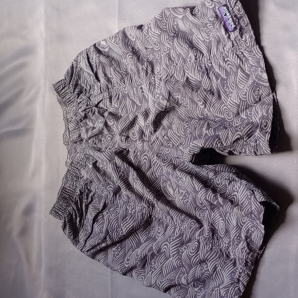 Vintage 90s Patagonia Baggie Shorts Fish Pattern Lined Size Small - Picture 1 of 10